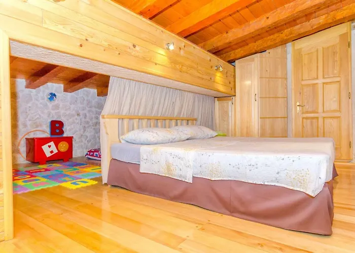 Semesterbostad House Srecko Miškovići